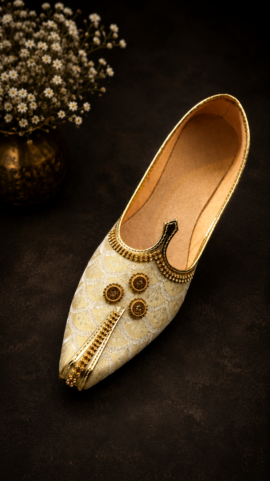 Luxe Gouden Jutti – Traditionele Elegantie