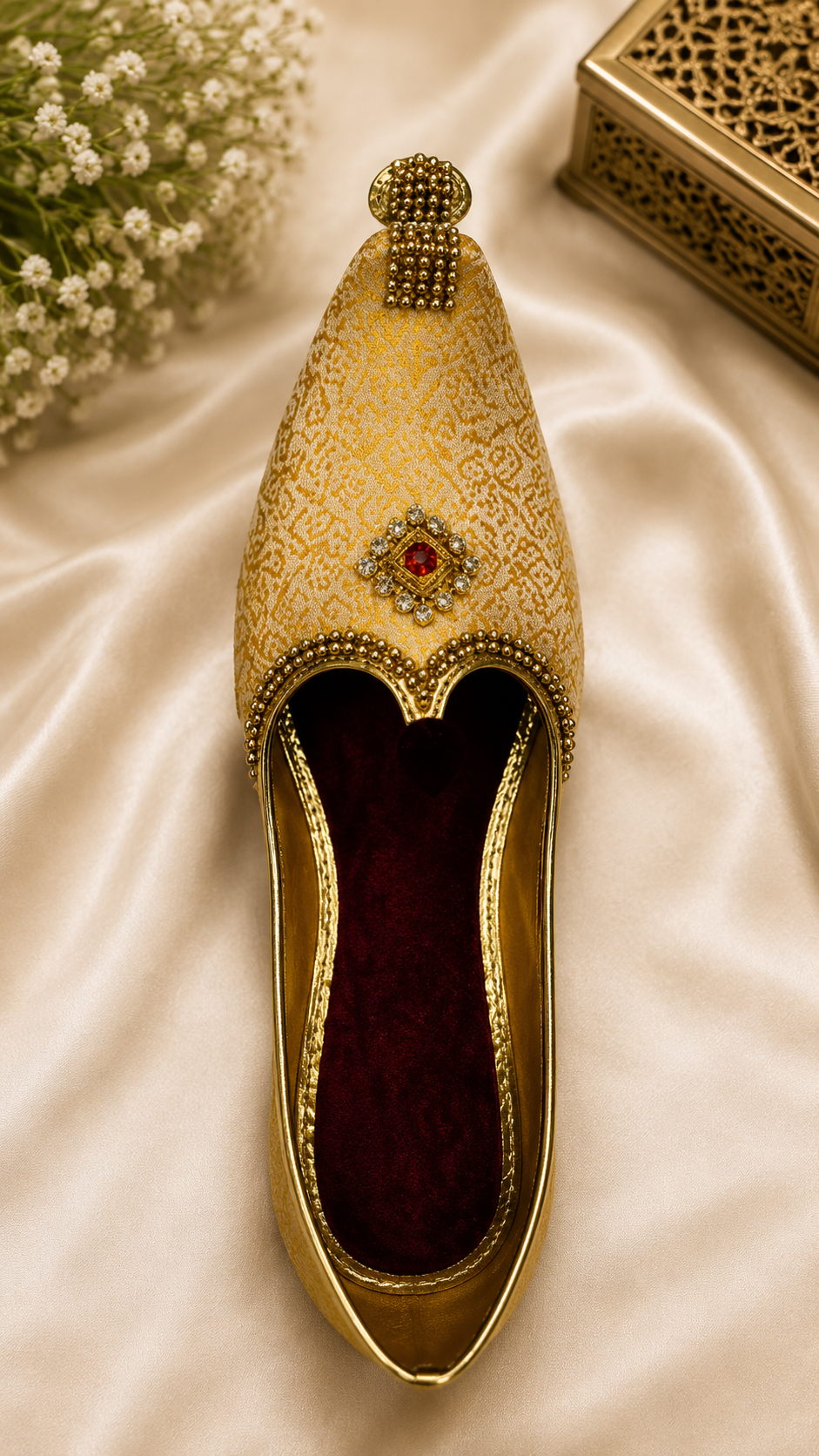 Luxe Gouden Jutti – Traditionele Elegantie